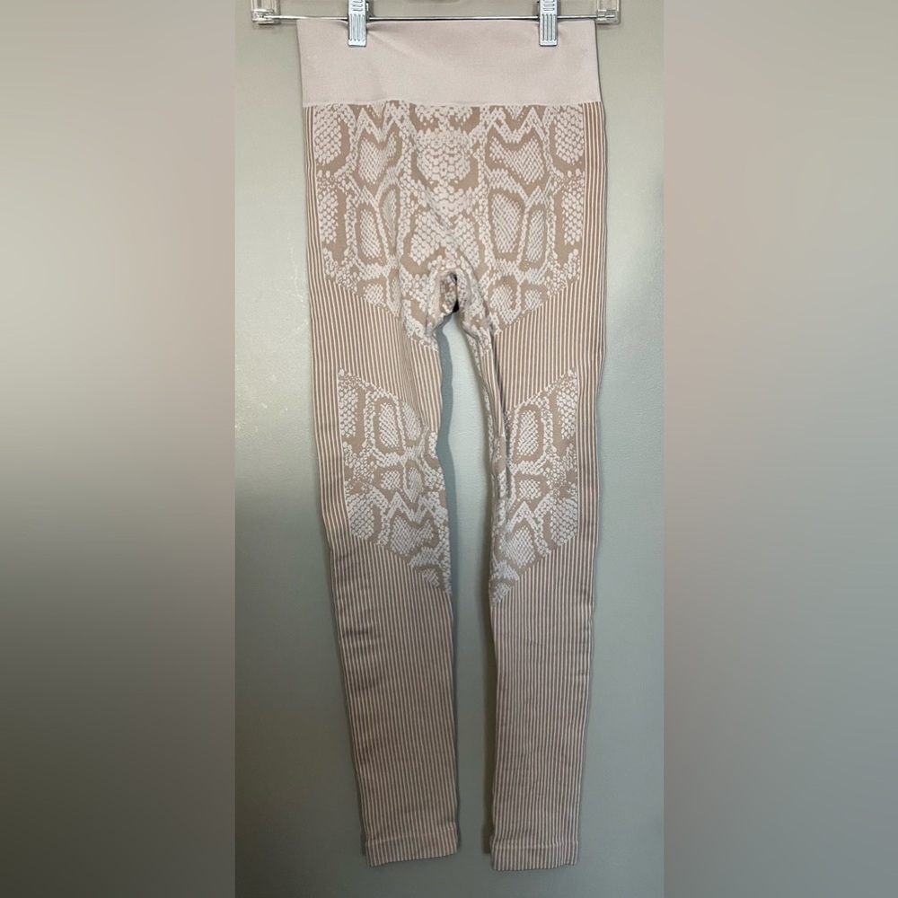 NEW Yoga Set- Matching Bra and Leggings - Picture 11 of 12